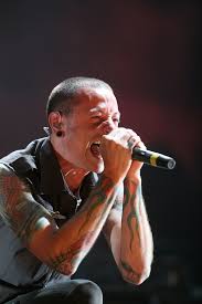 Последние твиты от chester bennington (@chesterbe). Chester Bennington S Death Mirrors That Of Close Friend Chris Cornell The Boston Globe