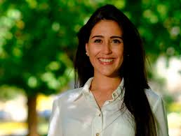 Aunque sus rivales eran andrea molina y marlen olivari, la candidata del frente amplio por revolución democrática, macarena ripamonti, fue electa como nueva alcaldesa de viña del mar. Que Representa Macarena Ripamonti Los Puranoticia