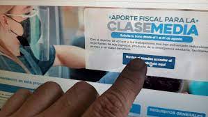 El último viernes comenzó el pago del bono clase media y, según cifras del gobierno, el aporte ya ha llegado a 400 mil personas, y espera que al esta forma de cálculo también se realiza en el caso del préstamo estatal solidario para la clase media, que igual apunta a aquellos cuyo ingreso promedio. Bono De Clase Media 500 Mil Se Pagarian De Forma Automatica A Personas De Bajos Ingreso Meganoticias