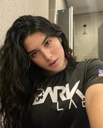 Melissa Leal's Instagram, Twitter & Facebook