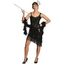 Une petite robe style 'charleston' avec ses franges, à accessoiriser avec un boa et un bandeau ! Epingle Sur Cabaret Costumes Deguisements
