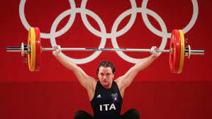 Il 23enne di pordenone, impegnato nella categoria fino a 67 kg, solleva 322 kg di totale,. Mcge5nuli5x 9m