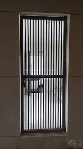 Perpaduan warna asli besi dan tembaga dari pintu ini terlihat sangat mengagumkan. Jual Jasa Pembuatan Pintu Besi Dan Pintu Plat Besi Ari Jaya