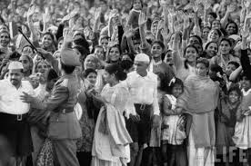 In history, india was a part of british colony. Queen Elizabeth Ii During Her Tour Of The Indian Subcontinent In 1961 Old Indian Photos