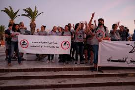 Jul 03, 2021 · immer wieder machen sich menschen in der hoffnung auf arbeit und ein besseres leben von tunesien und libyen aus auf die lebensgefährliche überfahrt nach europa. Tunesiens Jugend Es Ist Die Falsche Zeit Das Gluck In Europa Zu Suchen