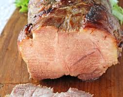 肉汁ジューシーローストポーク 豚肩ロース塊肉 ４５０ｇ 塩 小さじ１ にんにく １かけ すりおろし ローズマリー １枝 みじん切り 乾燥バジル 適量 ブラックペッパー 適量