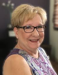 Donna Lea's Instagram, Twitter & Facebook