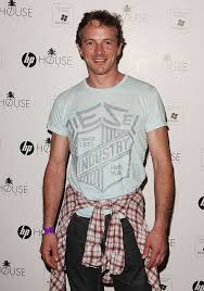 Fellow australian soap neighbours also shared a tribute to brummer, with a post on instagram reading: Euvwvbjerxkcbm