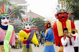 Gambar mewarnai pemandangan di pantai via gambarhitamputih.website. Ondel Ondel Dalam Kesenian Betawi Bobo