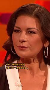 #CatherineZetaJones makes #MichaelDouglas drop his trousers 🏌️‍♂️  #grahamnorton #thegrahamnortonshow