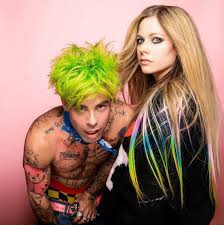 Summer in malibu, she captioned the post. Avril Lavigne Liebe Nach Flames Kollabo Mit Mod Sun Bigfm