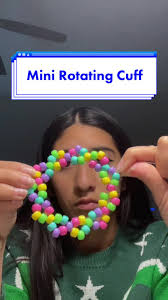 Mini tutorial for the mini rotating cuff💕 I love you guys and thank you  for the love if you want me to make you something let me know🫶🏽🥰  #kandicuff #ponybeads #kanditutorial #raveculture #plur