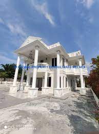 Inspirasi desain rumah mewah 2 lantai lokasi: Banglo Mewah The Courtyard Gelam Telok Mas Classic English Syle 5 Unit Left Zprop Team