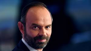 La barbe d'Édouard Philippe, c'est l'ornement du chef »