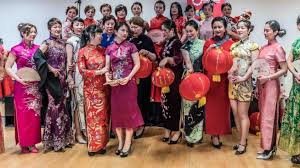 Sehalus sentuhan tradisi pakaian tradisional cina 15 10 2009 samfoo adalah baju pendek yang biasanya dipadankan dengan seluar pakaian ini sesuai digunakan oleh lelaki dan perempuan cina lazimnya samfoo. Ini Pilihan Busana Tradisional China Untuk Rayakan Tahun Baru Imlek