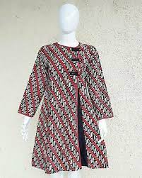 Kain batik yang digunakan pun nyaman digunakan, tidak nerawang, dan tidak luntur ketika dicuci. Tunik Merah Ats Bustline M 88cm L 96cm Xl 104cm 3l 110cm Panjang Tangan 50cm Panjang Badan 90cm Resleting Be Model Pakaian Pakaian Wanita Model Baju Wanita