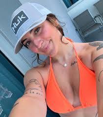 Amanda Gambrell's Instagram, Twitter & Facebook