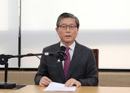 변창흠 국토교통부 장관이 취임 이후 처음으로 나선 국회 대정부 질문에서 버스와 택시 요금에 관한 질문을 받고 진땀을 흘렸습니다. ë³€ì°½í  ë§‰ë§ ë…¼ëž€ ì‚¬ê³¼í–ˆì§€ë§Œ ì‹¸ëŠ˜í•œ ì—¬ë¡ ì— ë‹¹í˜¹ìŠ¤ëŸ° èˆ‡