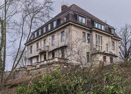 Sie können den suchauftrag jederzeit bearbeiten oder beenden; Die Villa Der Grafin Von Schwicheldt Ein Fruhwerk Von Paul Ludwig Troost In Schwerin