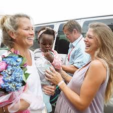 Yall Our Baby Girl Is Hommmmeeeeee Thank You Jesus For Bringing Our Family Together On The Same Continent Finally Thomas Rhett Thomas Rhett Wife Eric Church