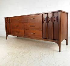 Mid Century Sculpted Front Dresser By Kent Coffey 1stdibs Com Kent Coffey Kent Coffey Furniture Vintage Dressers