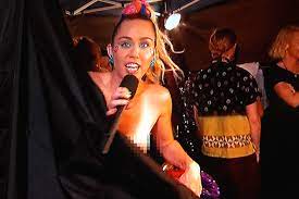 MTV Exposes Miley Cyrus' Bare Breast During VMAs (NSFW) | Decider