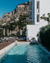 5 656 Likerklikk 76 Kommentarer Erica Choi Eggcanvas Pa Instagram Pool Break With These Surroundings Hotel Inspiration Luxury Hotel London Hotels