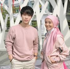 Tonton online drama melayu, filem terkini malaysia, rancangan hiburan terhebat, telefilem melayu dan live streaming drama bersiri genre romantik komedi ini mengisahkan seorang pemuda bernama muammar (niezam zaidi) yang ingin bercinta dengan seorang gadis bernama rose (farah nabila). Senarai Pelakon Sweet Dreams Cerita Budak Sepet