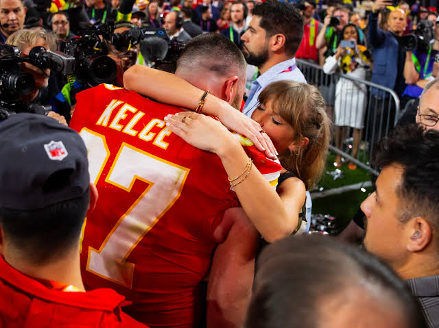 Taylor Swift, Travis Kelce engaged: Sports world reacts