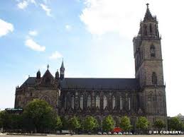 Este galardón se otorga en honor al fallecido autor mexicano carlos fuentes y su objetivo es reconocer a los escritores que hayan el autor de pantaleón y las visitadoras y conversación en la catedral recibirá el premio el 11 de noviembre, día del nacimiento del escritor de fuentes. Catedral De Magdeburgo Ecured