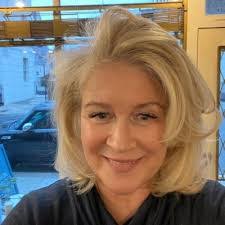 Linda Lovell's Instagram, Twitter & Facebook