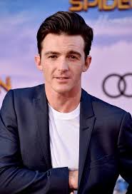 In episode 21 of the first season he got to sing a little! Drake Bell Drake Bell Photos Zimbio