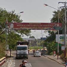 The government estimates that another 24,000 are waiting to return, from a total of 1.8 million venezuelan migrants currently living in colombia. Welcome To Venezuela Sign Border Colombia In Urena Venezuela Google Maps