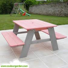 Les plans à la fin de la vidéo. Table De Pique Nique Pour Enfants