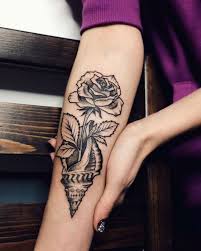 Sasha Kiseleva Nin 16 Carpici Dovmesi Leg Tattoos Seashell Tattoos Shell Tattoos