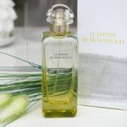 Je me suis souvenu de l'odeur des bassins, de l'odeur du jasmin, de l'odeur des pierres mouillées, de celle des pruniers, des kumquats et des bambous géants. Le Jardin De Monsieur Li Hermes Perfume A Fragrance For Women And Men 2015