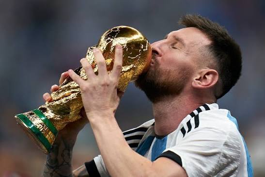 On this day in 2022, Lionel Messi lifted the FIFA World Cup trophy!🏆 An  iconic moment, from an iconic player that we will remember forever🥹  #FIFAWorldCup #Qatarworldcup2022 #messi #leomessi #lionelmessi