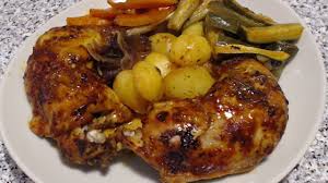 In una casseruola fate spumeggiare il burro insieme a due cucchiai di olio e fatevi rosolare le verdure. Tacchino Al Cartoccio Cosciotto Di Tacchino Al Forno Youtube