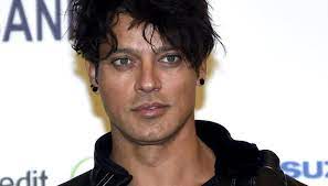 He has dark brown hair. Gabriel Garko The Photo On Instagram With Gabriele Rossi Is Full Of Like