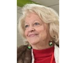 Janet Holderness's Instagram, Twitter & Facebook