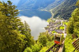 Hotel & gasthof in salzburg buchen! Obere Ansicht In Hallstatt Dorf Mit Seilbahn Kabine Von Der Salzbergwerk Hallein Bei Salzburg Osterreich Lizenzfreie Fotos Bilder Und Stock Fotografie Image 65511784