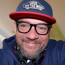 Jerry Barringer's Instagram, Twitter & Facebook