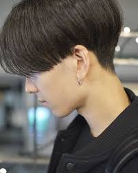 today s guest 秋冬はセンターパートの刈り上げきてます 今日も沢山のご来店ありがとうございました メンズアカウントはこちら bridge namiki men ショートスタイル ショートヘア ヘアスタイル メンズヘア ナ ショートのヘアスタイル ヘアカット