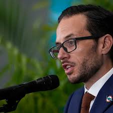 Dolphins bringing back 3 former players as part of staff