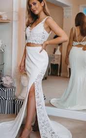 Klassische silberne modelle passen zum beispiel gut zu vielen farben. Schone Zweiteilige Brautkleider Online 2 In 1 Brautkleider Ideen 4proms De