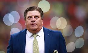 Antes de la derrota que tuvieron contra el morelia, miguel herrera y algunos jugadores del equipo de tijuana hicieron un 'carpool karaoke' en el que, entre otros temas, cantan 'te tengo que colgar'. Exjugador Del America Exploto Contra El Piojo Herrera