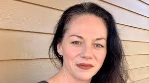 Ashley Farris's Instagram, Twitter & Facebook