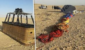 Eight air balloons carrying 140 tourists from various nationalities, mostly from china, were released in the air on sunday from the balloon airport in the western mainland of luxor to watch the monuments and temples scattered in the area, 48 hours after a balloon accident in which a tourist died and several others were injured. Egypt Hot Air Balloon Crash South African Tourist Killed In Luxor Crash Landing World News Express Co Uk