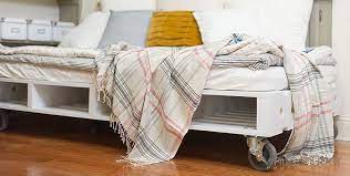 I cut 8 pieces at 3.5″ and put a good amount of wood glue on the center of each 2×4 piece. Beds On Casters 15 Designs That Wheel In Style And Comfort