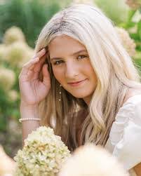 Lindsey Kelley's Instagram, Twitter & Facebook